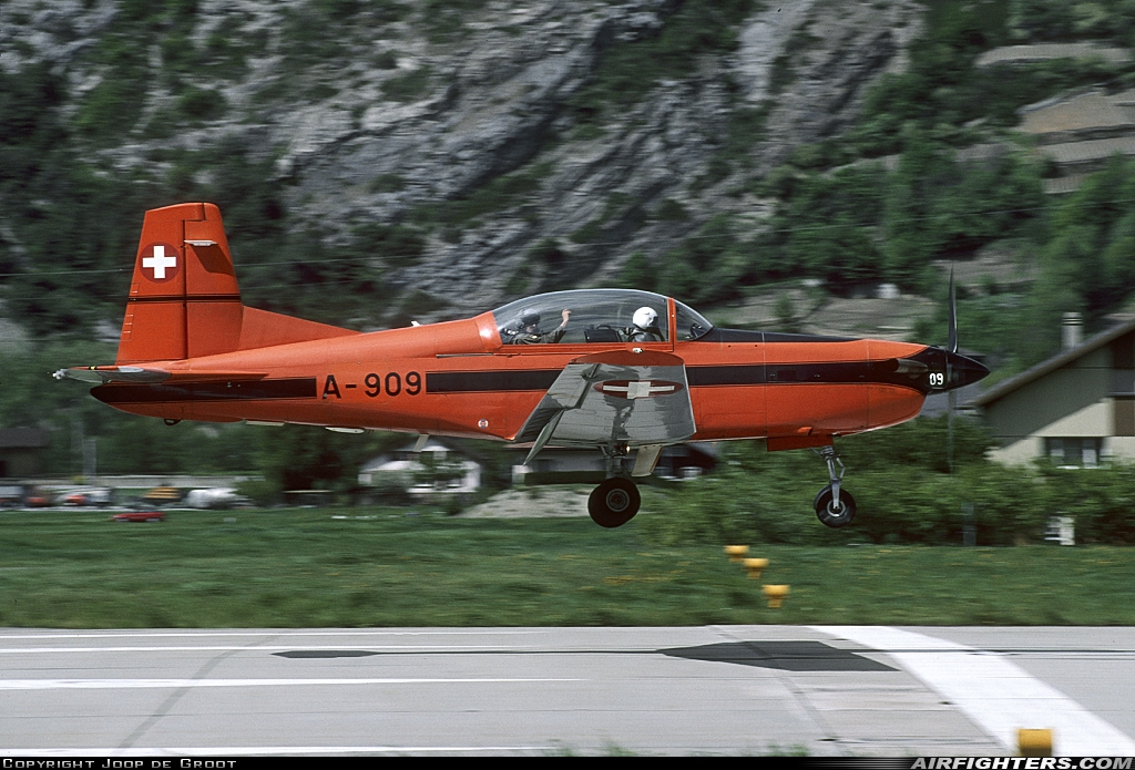 Switzerland - Air Force Pilatus PC-7 Turbo Trainer A-909 at Turtman (LSMJ), Switzerland