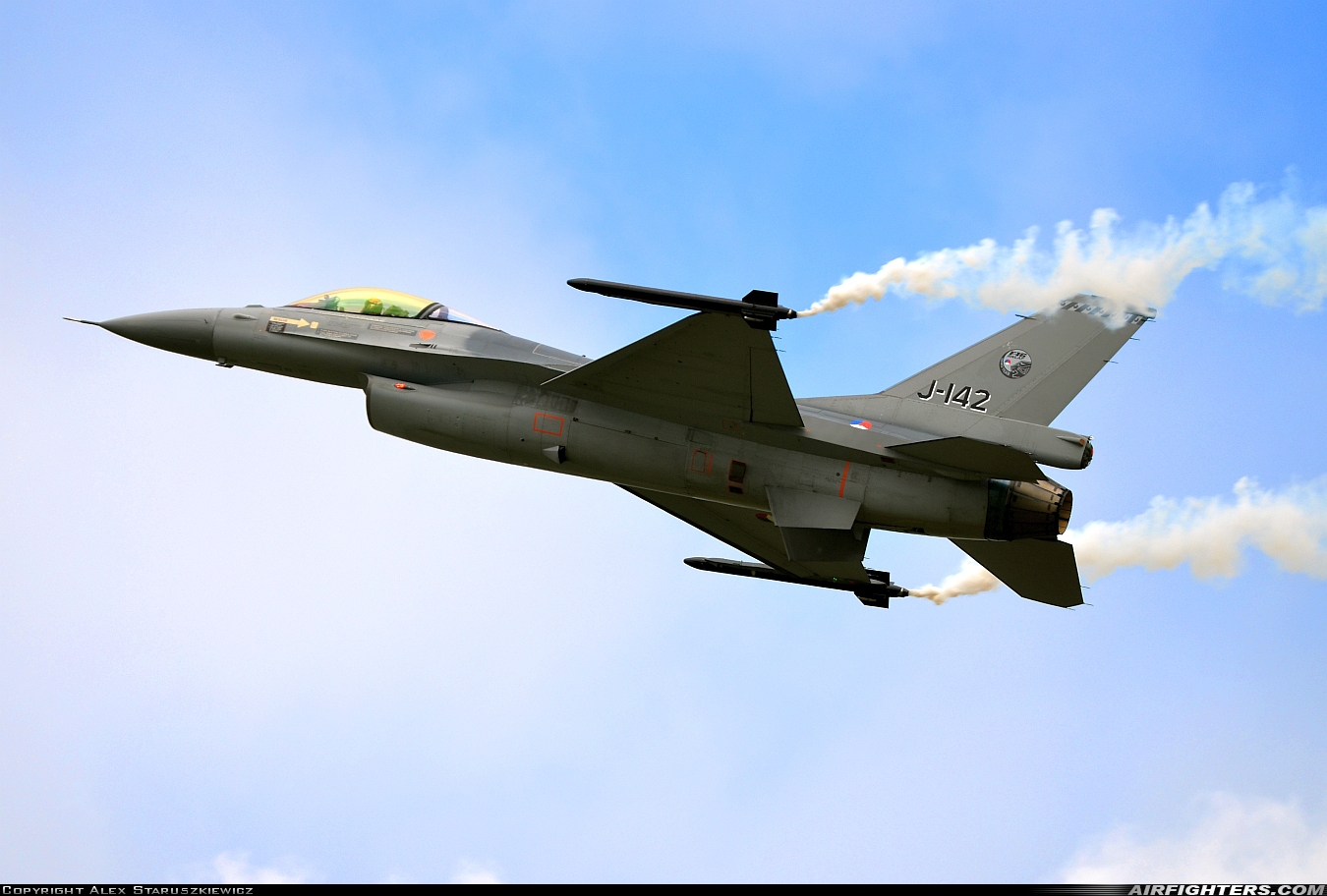 Netherlands - Air Force General Dynamics F-16AM Fighting Falcon J-142 at Breda - Gilze-Rijen (GLZ / EHGR), Netherlands