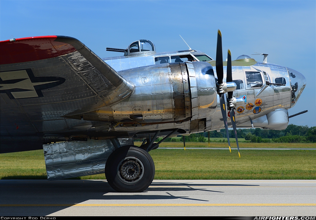 Private - Yankee Air Force Boeing B-17G Flying Fortress (299P) N3193G at Kitchener - Region of Waterloo Int. (YKF / CYKF), Canada
