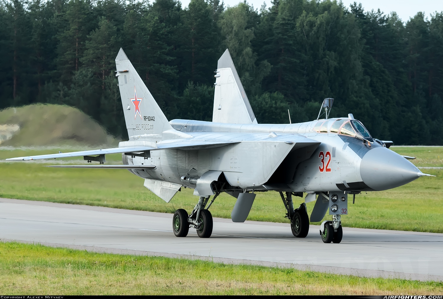 Russia - Air Force Mikoyan-Gurevich MiG-31BM RF-92442 at Withheld, Russia