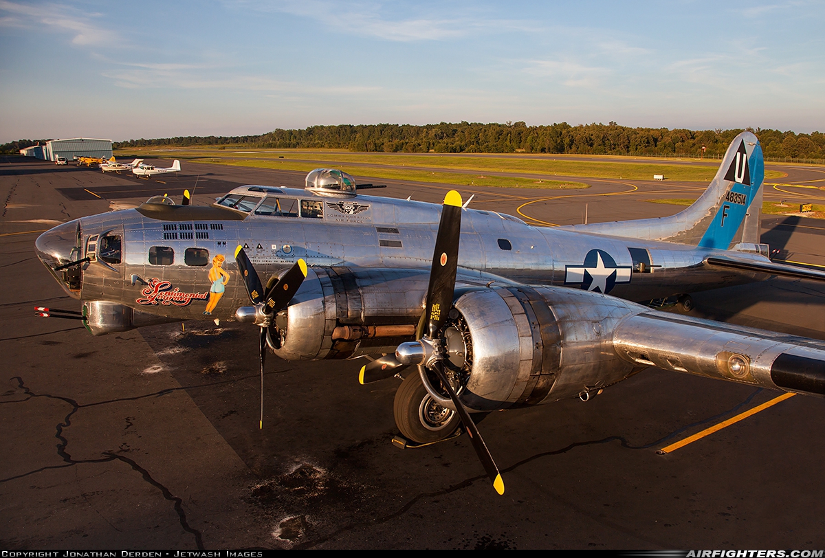 Private - Commemorative Air Force Boeing B-17G Flying Fortress (299P) N9323Z at Culpeper Regional Airport  (KCJR), USA
