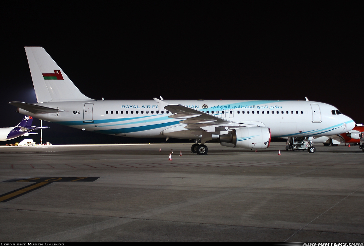 Oman - Air Force Airbus A320-214 554 at Madrid - Barajas (MAD / LEMD), Spain