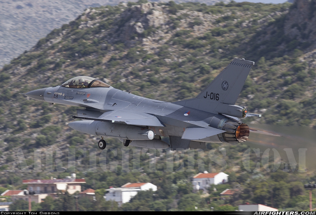 Netherlands - Air Force General Dynamics F-16AM Fighting Falcon J-016 at Chania - Souda (CHQ / LGSA), Greece