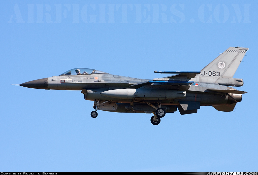Netherlands - Air Force General Dynamics F-16AM Fighting Falcon J-063 at Ghedi (- Tenente Luigi Olivari) (LIPL), Italy