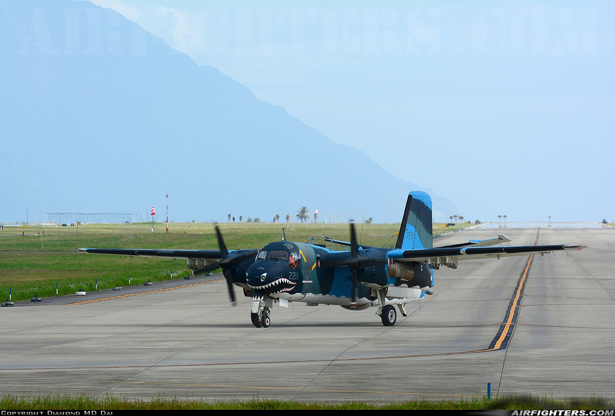 Taiwan - Air Force Grumman S-2T Turbo Tracker (G-121) 2211 at Hualien (HUN /RCYU), Taiwan