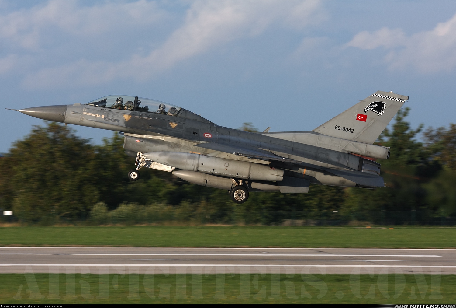 Türkiye - Air Force General Dynamics F-16D Fighting Falcon 89-0042 at Namest nad Oslavou (LKNA), Czech Republic
