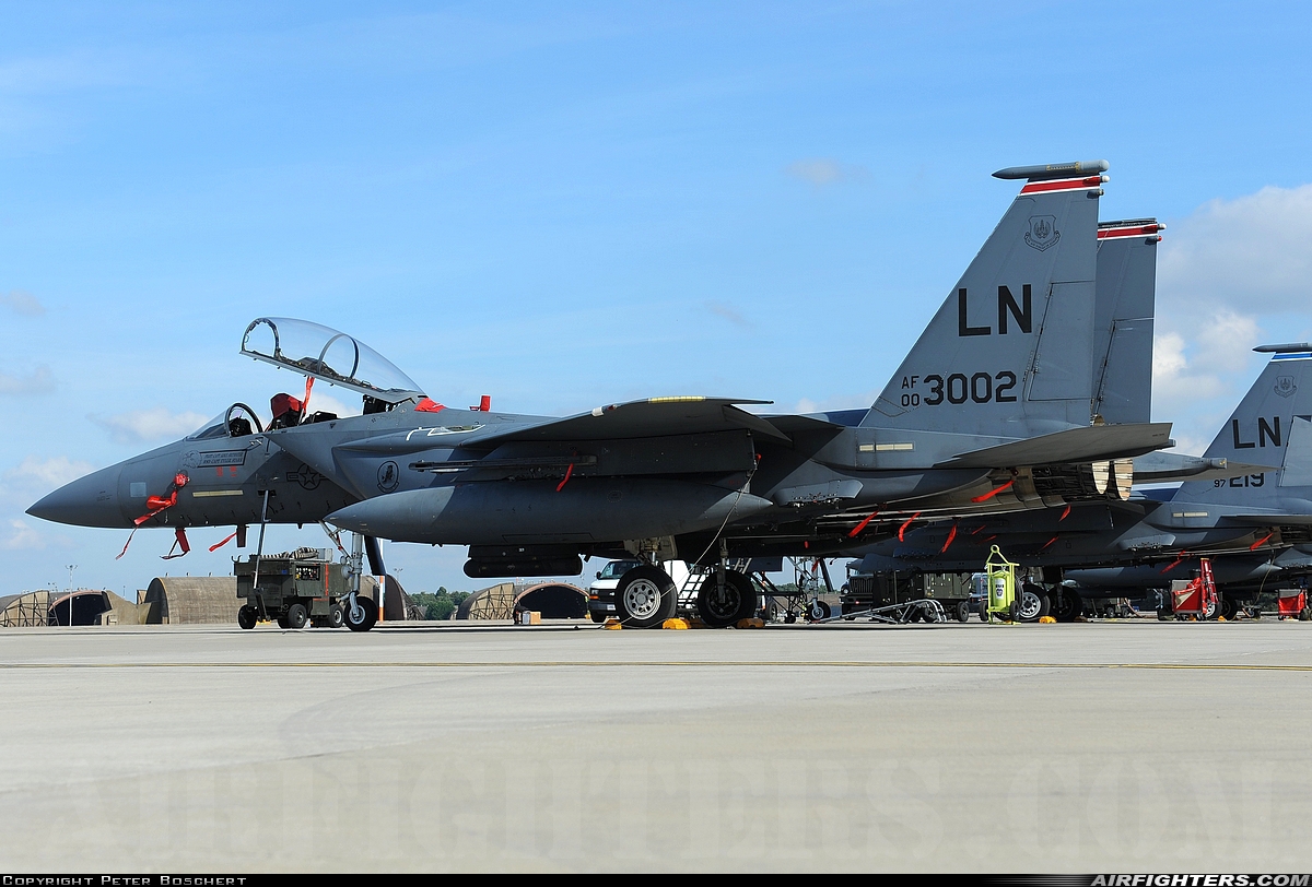 USA - Air Force McDonnell Douglas F-15E Strike Eagle 00-3002 at Lakenheath (LKZ / EGUL), UK