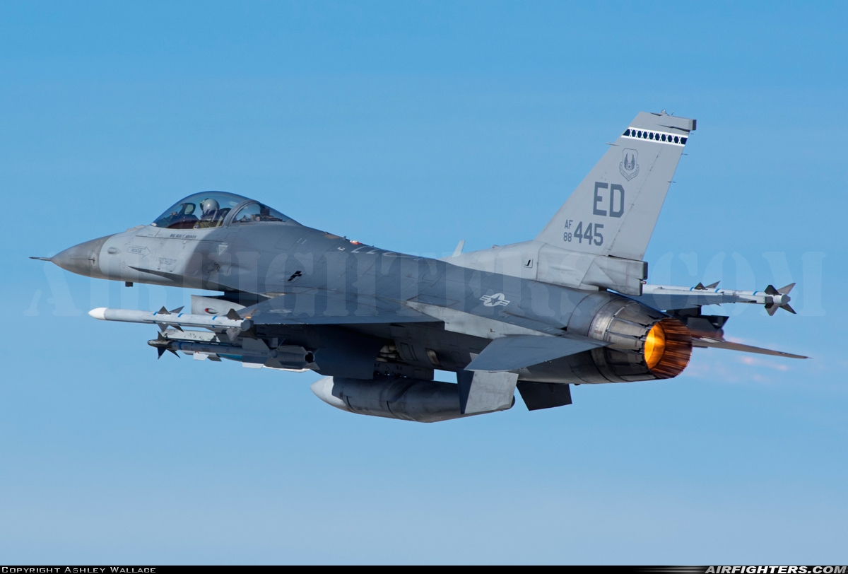USA - Air Force General Dynamics F-16C Fighting Falcon 88-0445 at Edwards - AFB (EDW / KEDW), USA