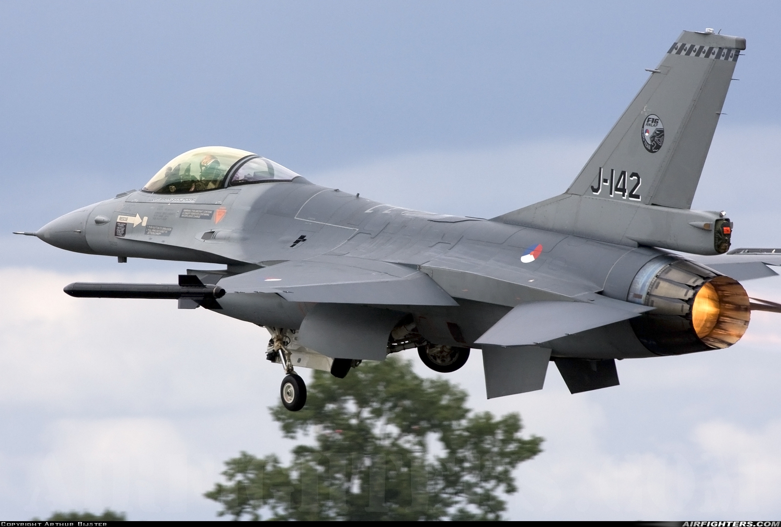 Netherlands - Air Force General Dynamics F-16AM Fighting Falcon J-142 at Breda - Gilze-Rijen (GLZ / EHGR), Netherlands