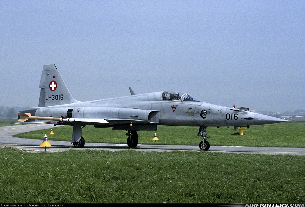 Switzerland - Air Force Northrop F-5E Tiger II J-3016 at Emmen (EML / LSME), Switzerland