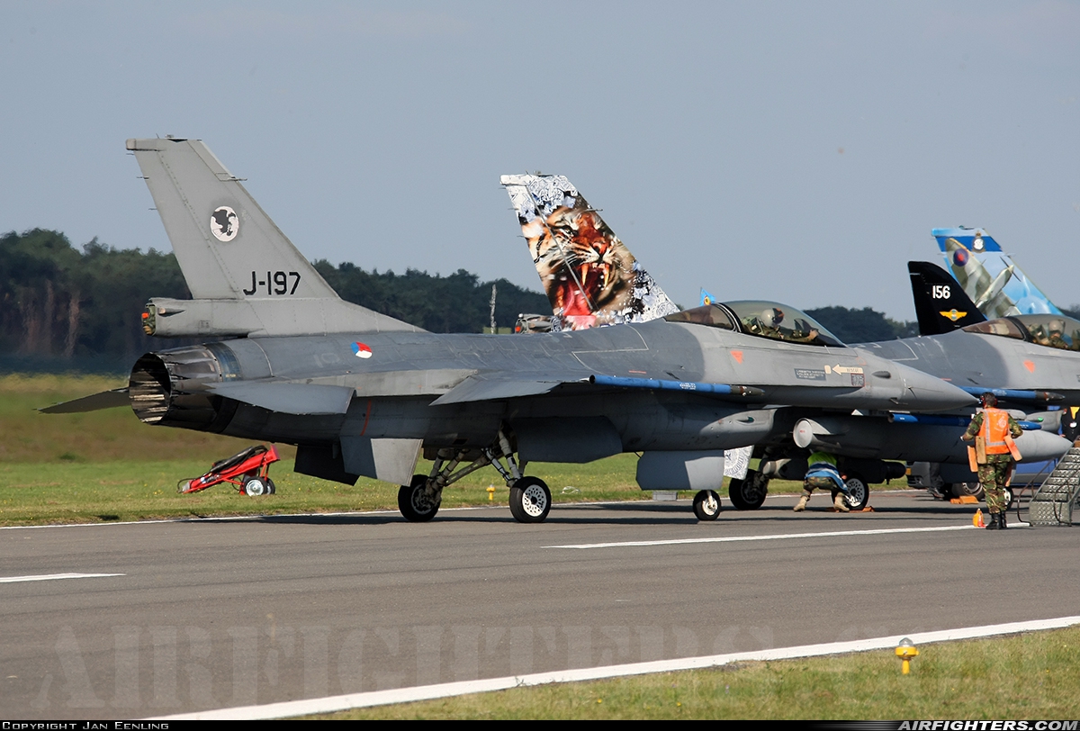 Netherlands - Air Force General Dynamics F-16AM Fighting Falcon J-197 at Kleine Brogel (EBBL), Belgium