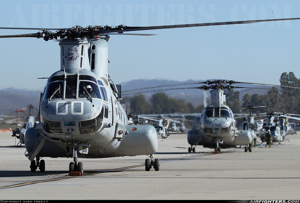 USA - Marines Boeing Vertol CH-46E Sea Knight (107-II) 154832 at Oceanside - Camp Pendleton MCAS / Munn Field (NFG / KNFG), USA