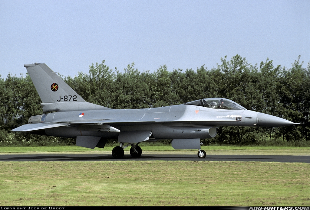 Netherlands - Air Force General Dynamics F-16A Fighting Falcon J-872 at Leeuwarden (LWR / EHLW), Netherlands
