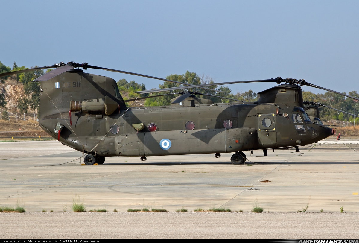 Greece - Army Boeing Vertol CH-47SD Chinook ES911 at Megara AB - Pahi (LGMG), Greece