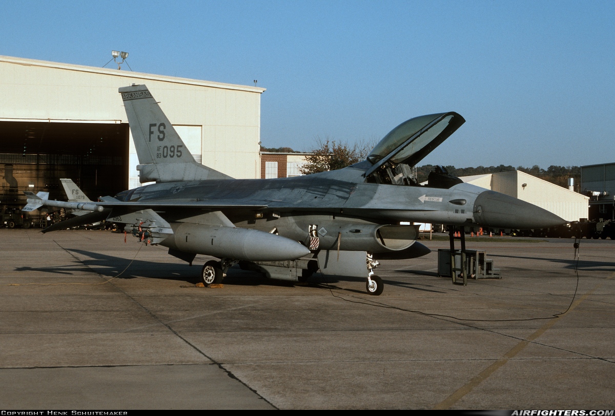 USA - Air Force General Dynamics F-16A Fighting Falcon 83-1095 at Fort Smith - Regional (Municipal) (FSM / KFSM), USA