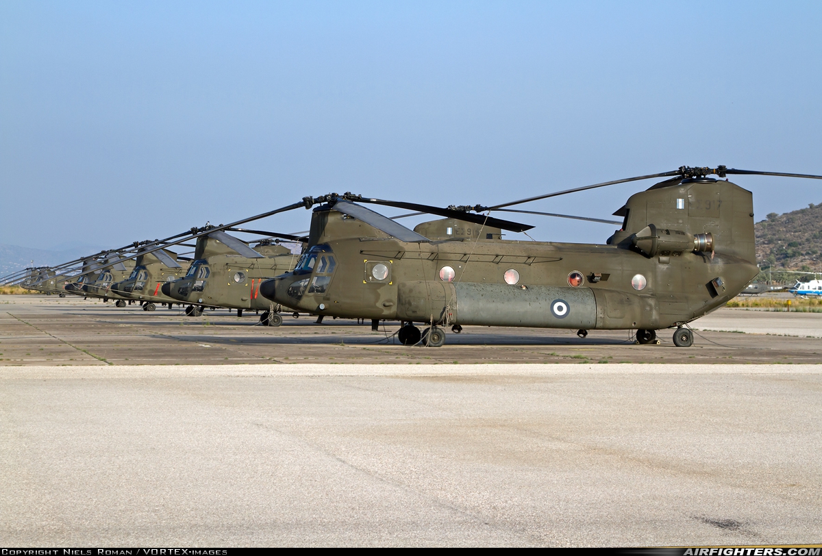 Greece - Army Boeing Vertol CH-47SD Chinook ES917 at Megara AB - Pahi (LGMG), Greece