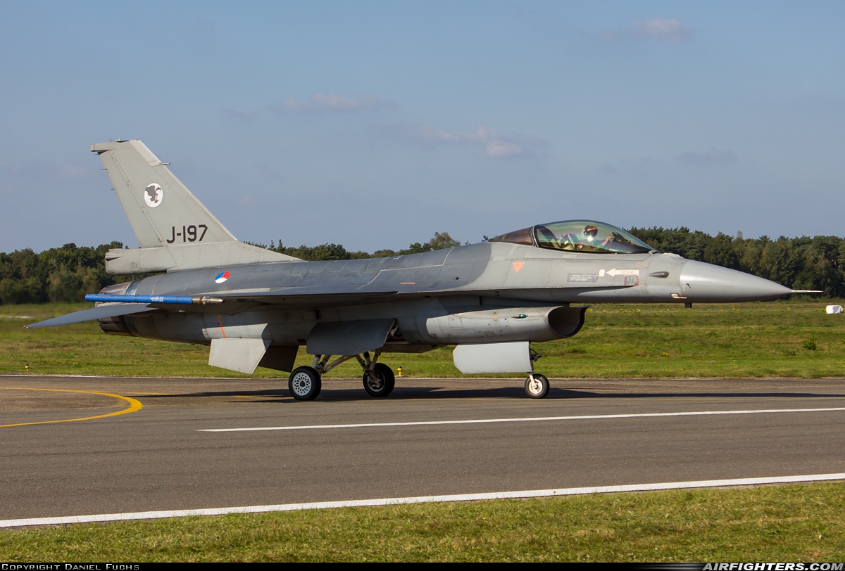 Netherlands - Air Force General Dynamics F-16AM Fighting Falcon J-197 at Kleine Brogel (EBBL), Belgium