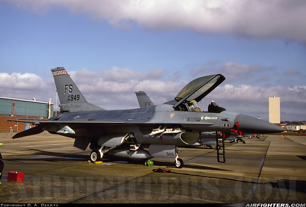 USA - Air Force General Dynamics F-16A Fighting Falcon 82-0949 at Fort Smith - Regional (Municipal) (FSM / KFSM), USA