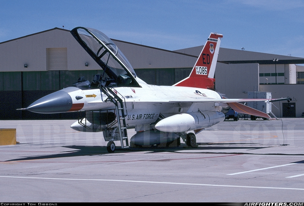 USA - Air Force General Dynamics F-16B Fighting Falcon 78-0085 at Edwards - AFB (EDW / KEDW), USA