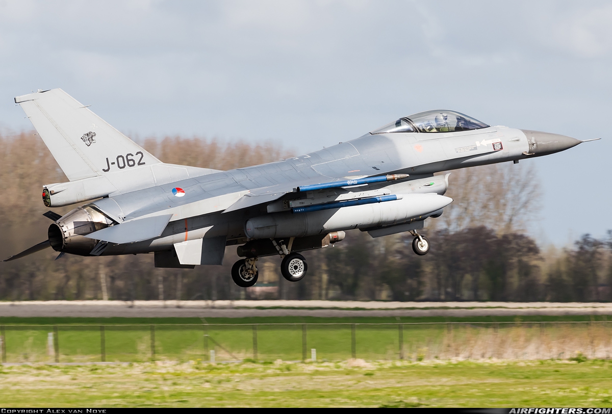 Netherlands - Air Force General Dynamics F-16AM Fighting Falcon J-062 at Leeuwarden (LWR / EHLW), Netherlands