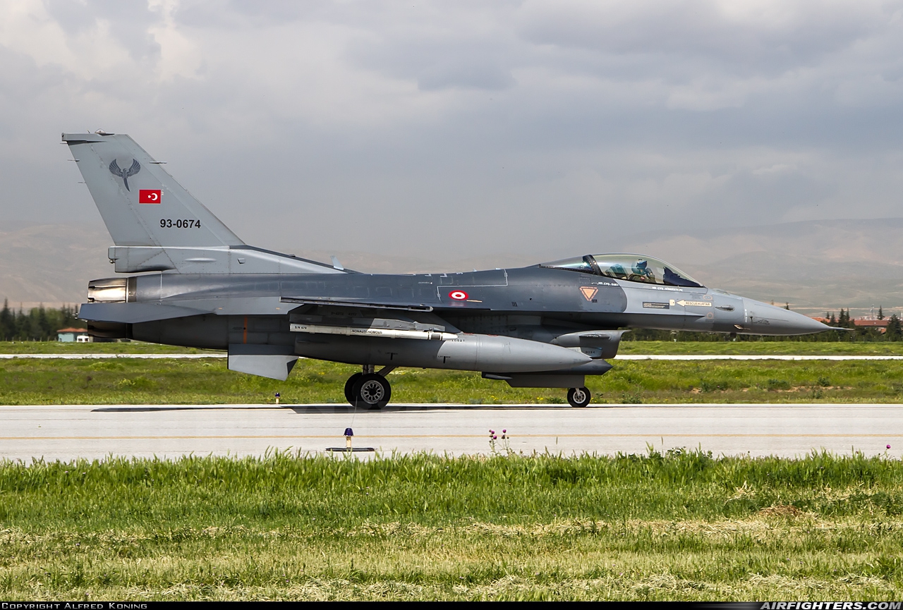 Türkiye - Air Force General Dynamics F-16C Fighting Falcon 93-0674 at Konya (KYA / LTAN), Türkiye