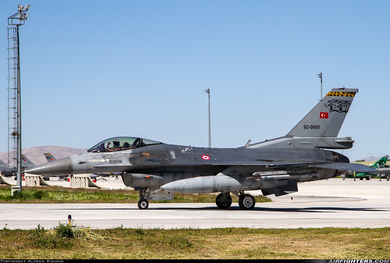 Türkiye - Air Force General Dynamics F-16C Fighting Falcon 92-0005 at Konya (KYA / LTAN), Türkiye