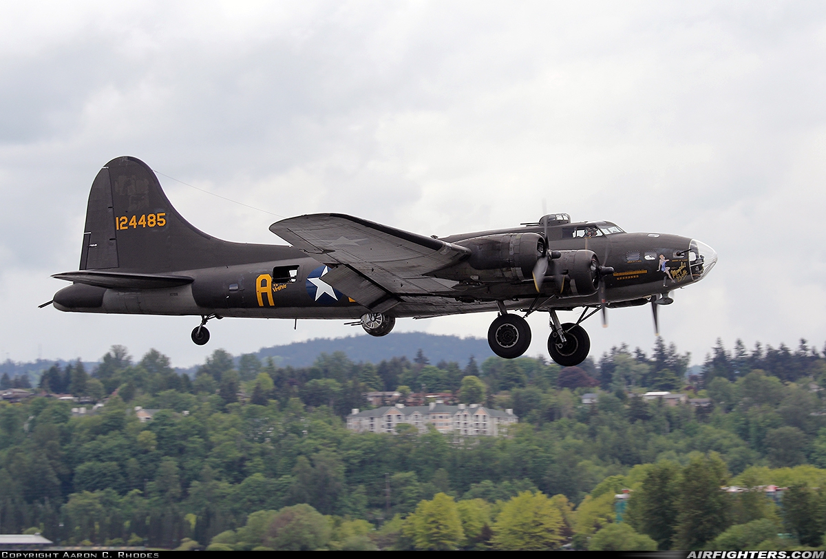 Private - Liberty Foundation Boeing B-17G Flying Fortress (299P) N3703G at Renton - Municipal (RNT / KRNT), USA