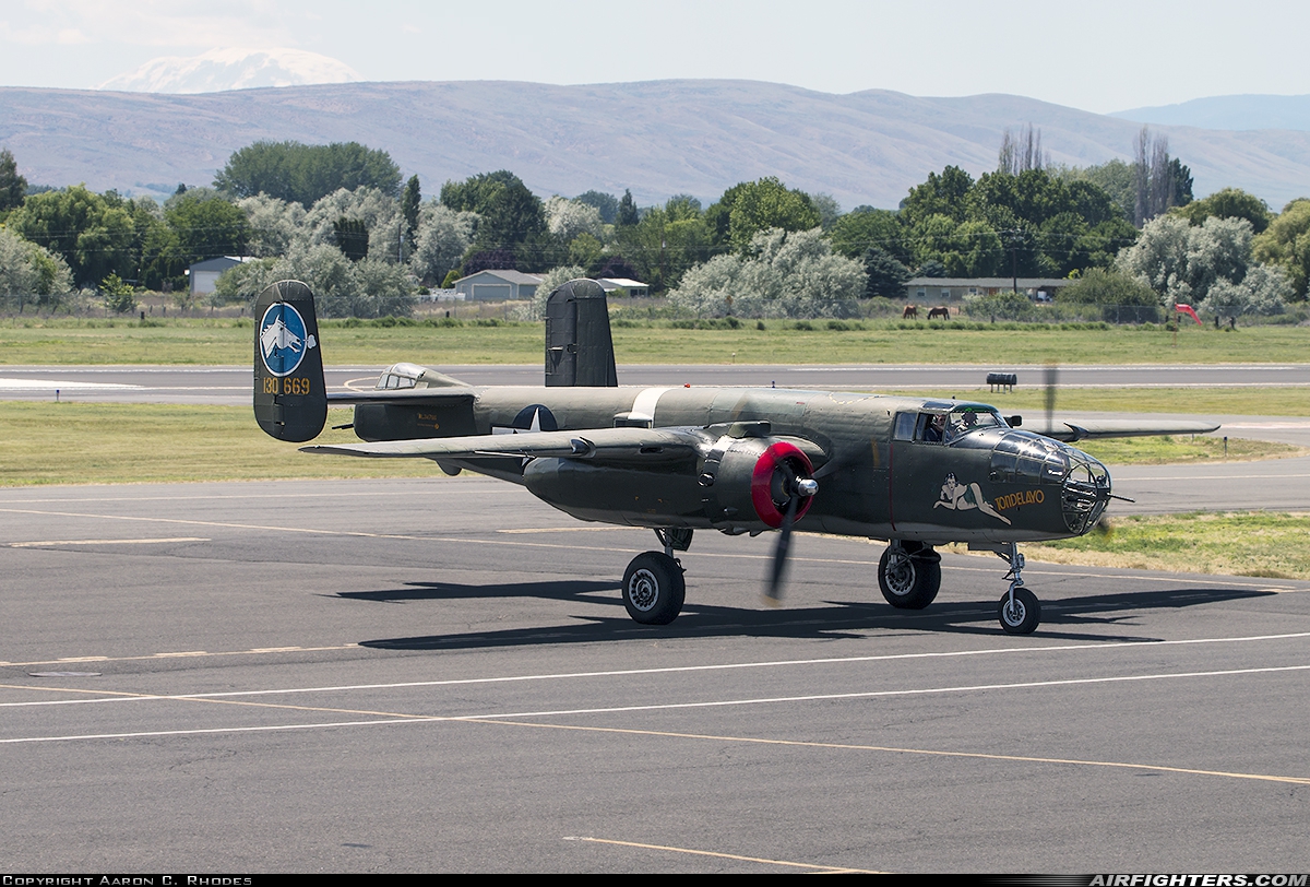 Private - Collings Foundation North American B-25J Mitchell NL3476G at Yakima - McAllister Field (YKM / KYKM), USA
