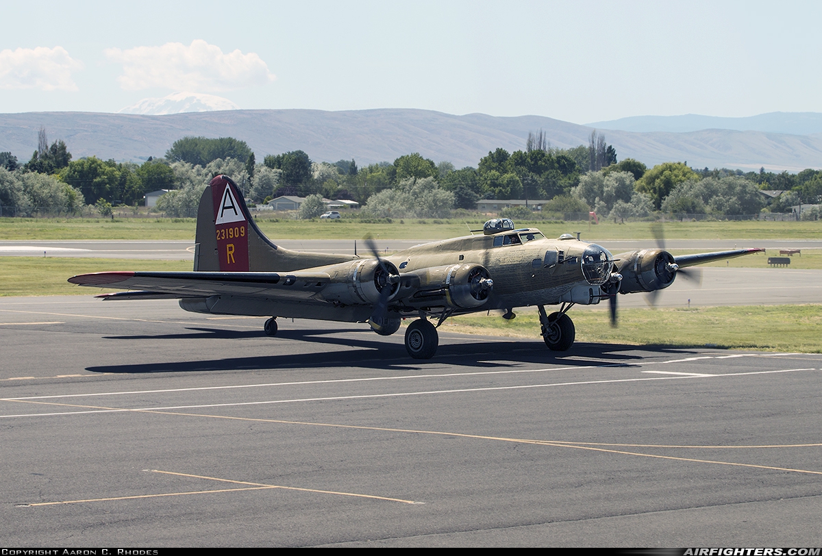 Private - Collings Foundation Boeing B-17G Flying Fortress (299P) NL93012 at Yakima - McAllister Field (YKM / KYKM), USA