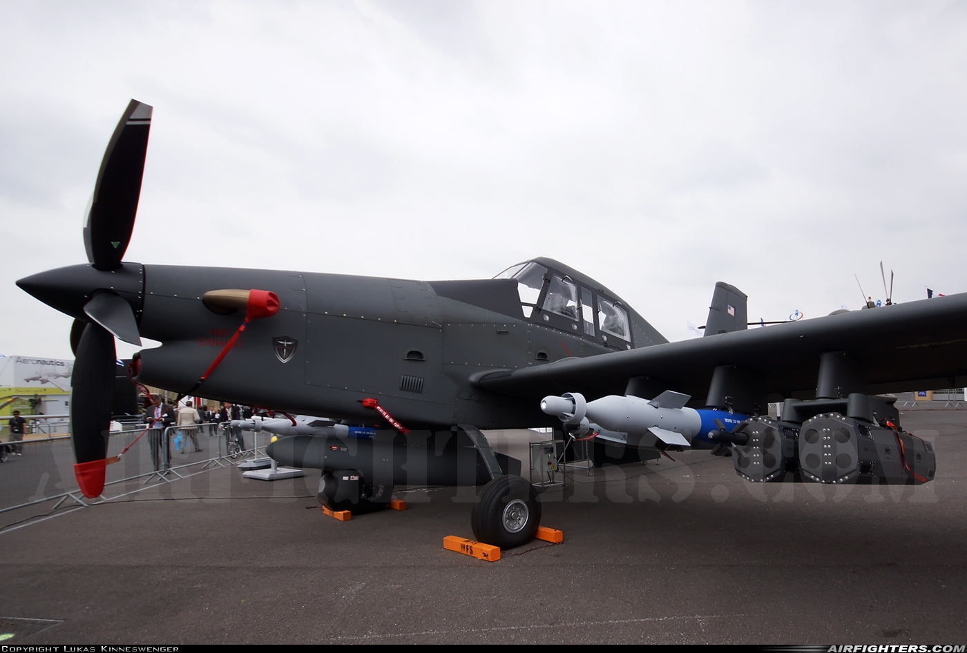Company Owned - Iomax Ayres/Rockwell/Iomax S2R-T660 Archangel N925KH at Paris - Le Bourget (LBG / LFPB), France