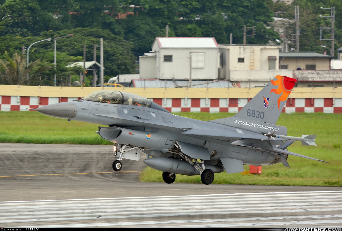 Taiwan - Air Force General Dynamics F-16B Fighting Falcon 6830 at Hualien (HUN /RCYU), Taiwan