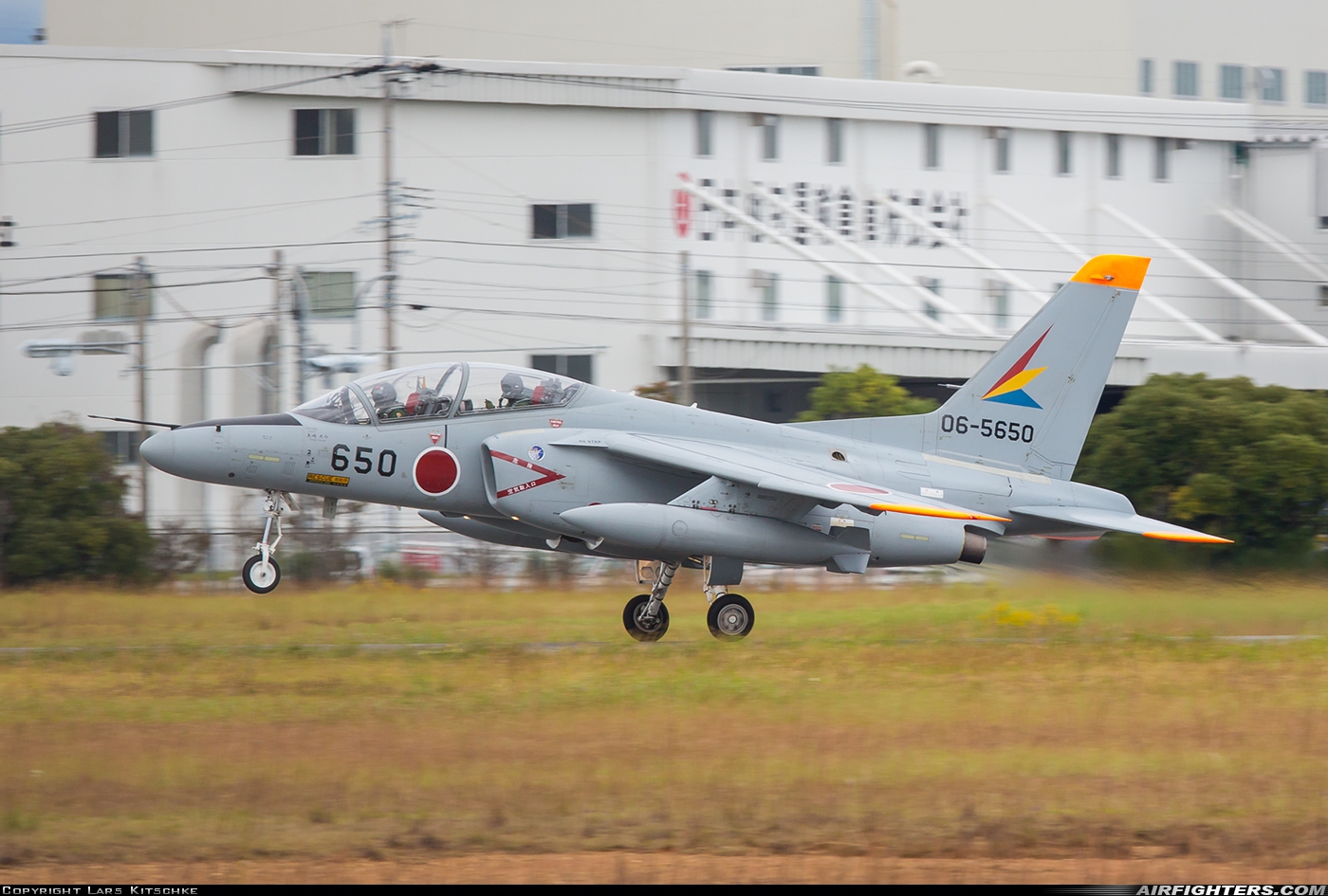 Japan - Air Force Kawasaki T-4 06-5650 at Hamamatsu (RJNH), Japan