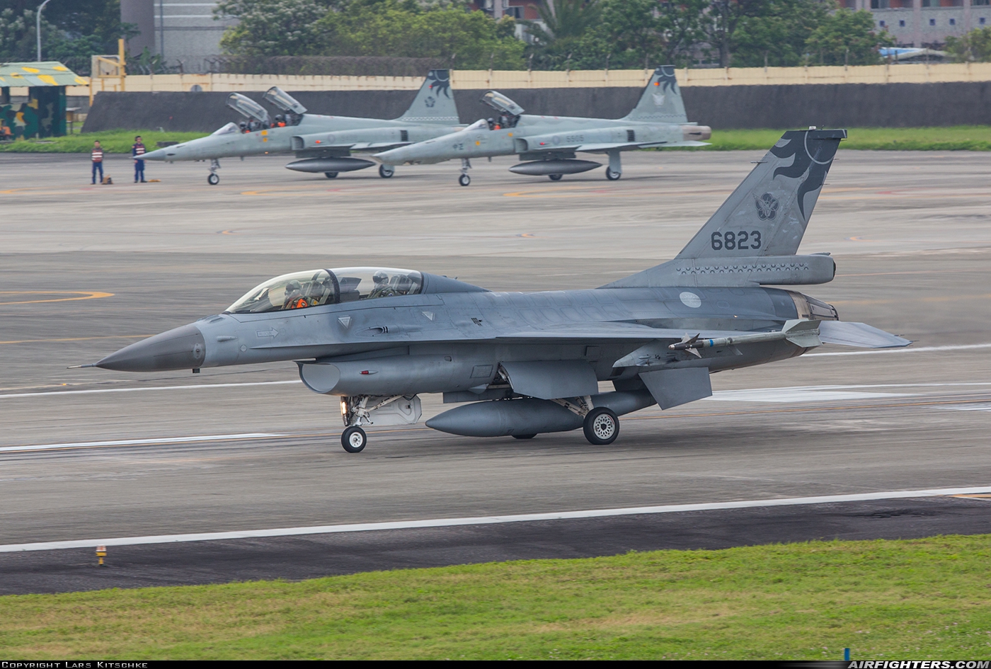 Taiwan - Air Force General Dynamics F-16B Fighting Falcon 6823 at Hualien (HUN /RCYU), Taiwan