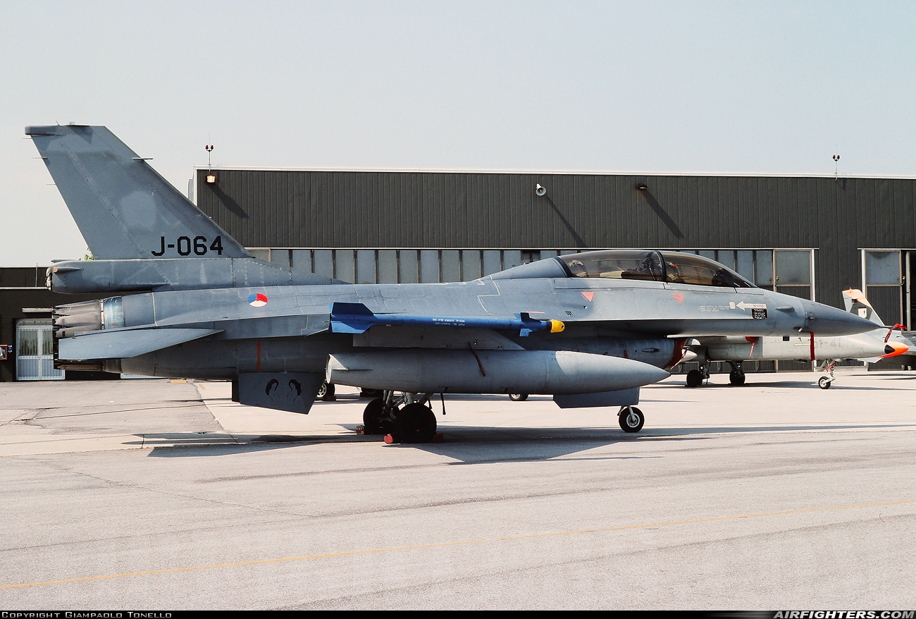 Netherlands - Air Force General Dynamics F-16B Fighting Falcon J-064 at Treviso - Istrana (Vittorio Bragadin) (LIPS), Italy