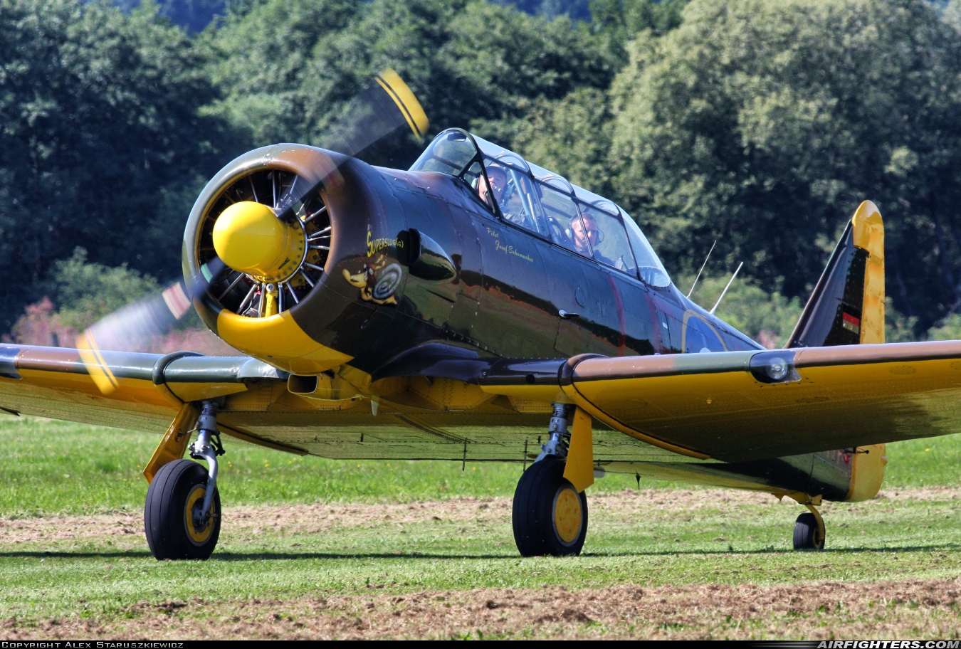 Private North American Harvard IV D-FAME at Breitscheid (EDGB), Germany