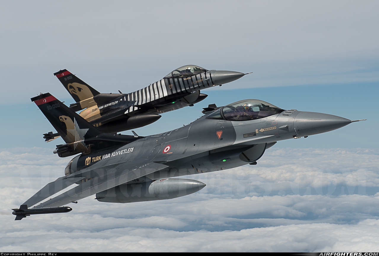 Türkiye - Air Force General Dynamics F-16C Fighting Falcon 90-0011 at In Flight, UK