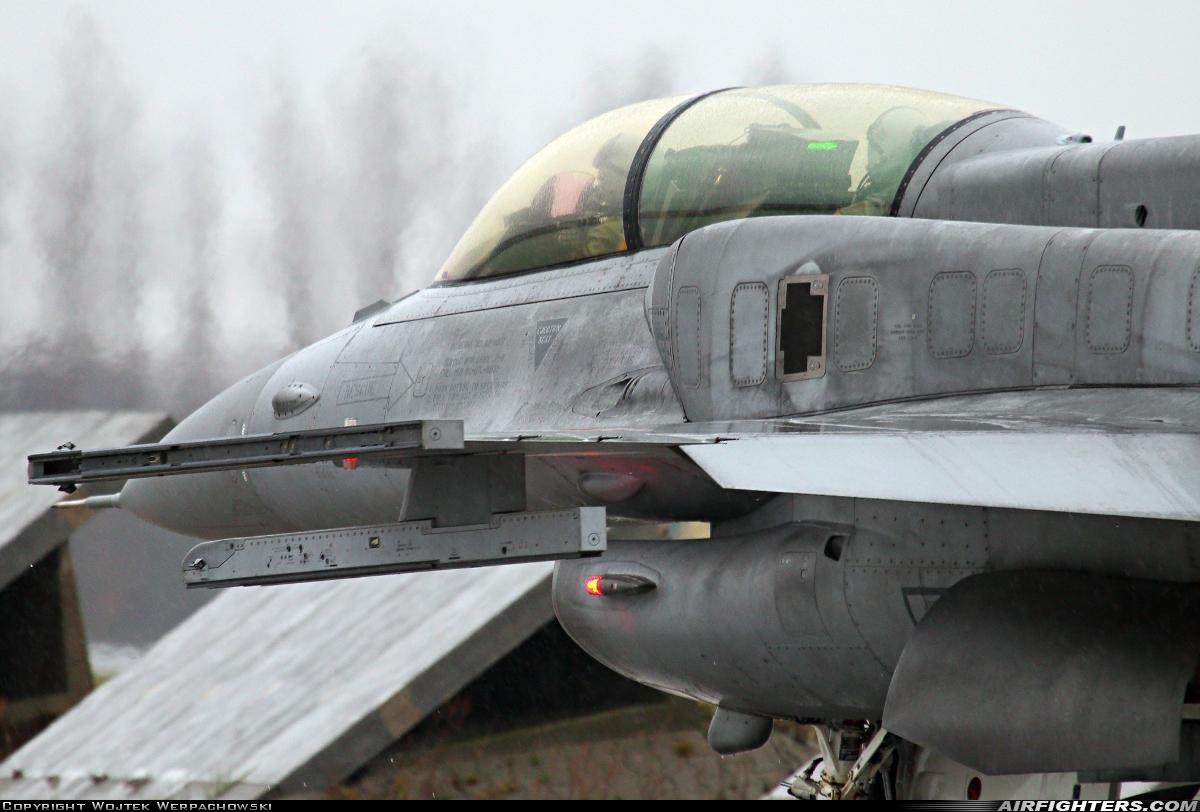 Poland - Air Force General Dynamics F-16D Fighting Falcon 4077 at Poznan / Krzesiny (EPKS), Poland