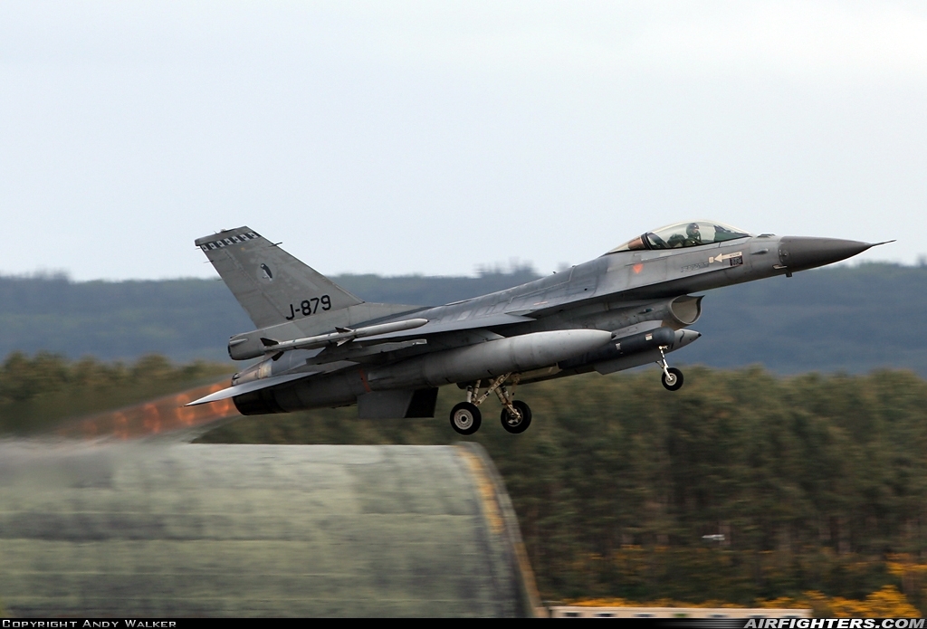 Netherlands - Air Force General Dynamics F-16AM Fighting Falcon J-879 at Kinloss (FSS / EGQK), UK