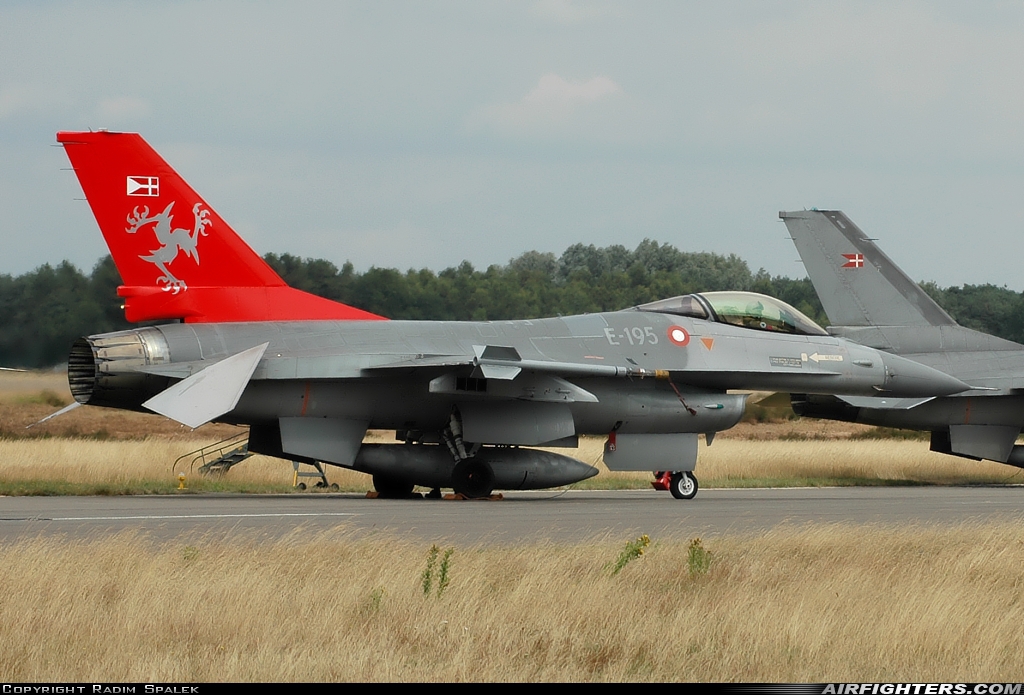 Denmark - Air Force General Dynamics F-16AM Fighting Falcon E-195 at Kleine Brogel (EBBL), Belgium