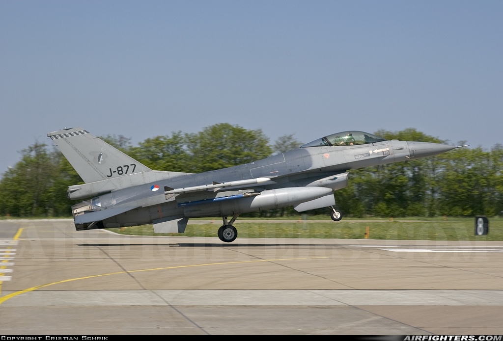 Netherlands - Air Force General Dynamics F-16AM Fighting Falcon J-877 at Leeuwarden (LWR / EHLW), Netherlands