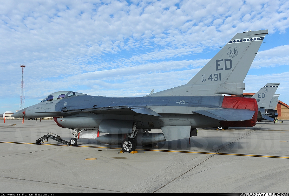 USA - Air Force General Dynamics F-16C Fighting Falcon 88-0431 at Edwards - AFB (EDW / KEDW), USA