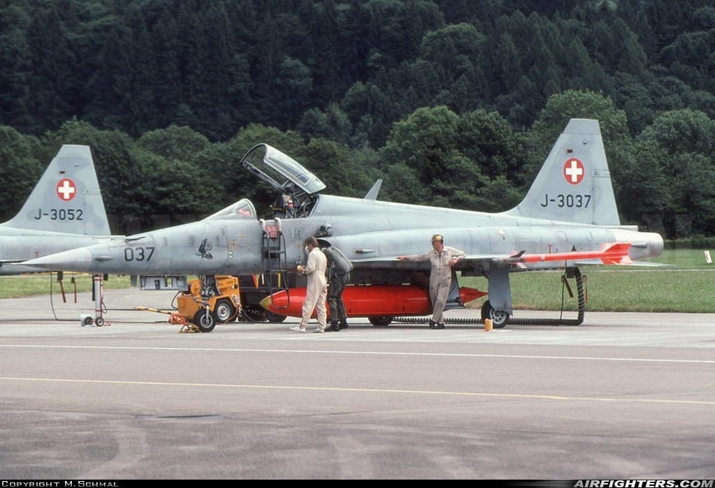 Switzerland - Air Force Northrop F-5E Tiger II J-3037 at Interlaken (LSMI), Switzerland
