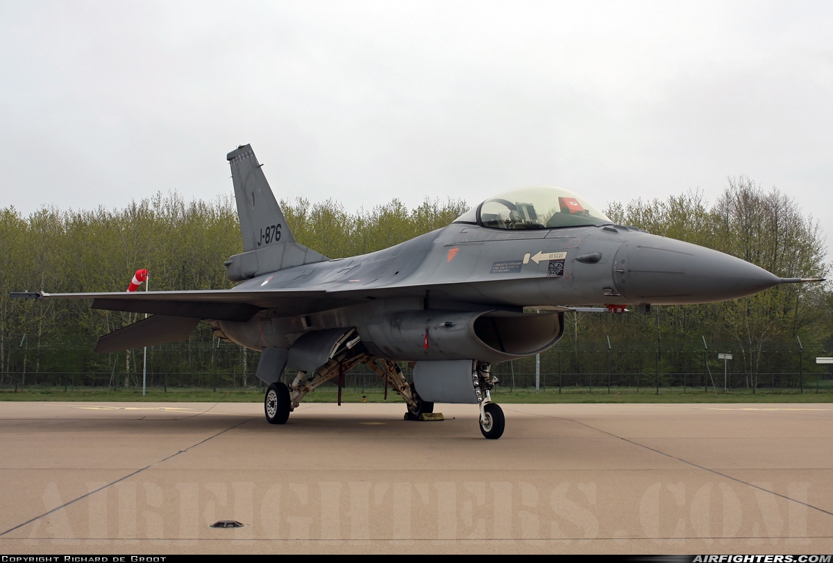 Netherlands - Air Force General Dynamics F-16AM Fighting Falcon J-876 at Uden - Volkel (UDE / EHVK), Netherlands