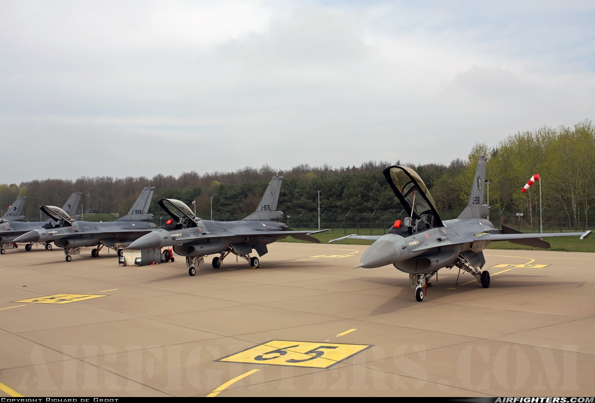 Netherlands - Air Force General Dynamics F-16AM Fighting Falcon J-876 at Uden - Volkel (UDE / EHVK), Netherlands