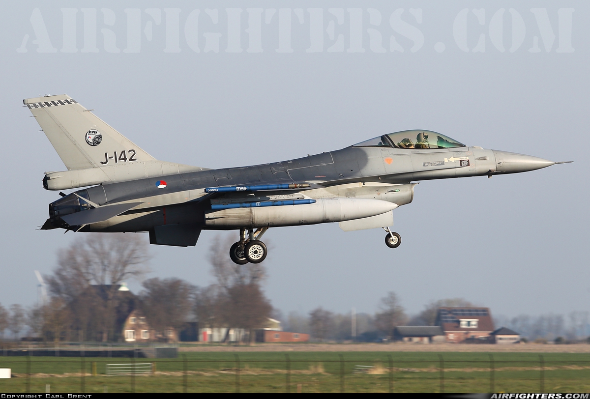 Netherlands - Air Force General Dynamics F-16AM Fighting Falcon J-142 at Leeuwarden (LWR / EHLW), Netherlands