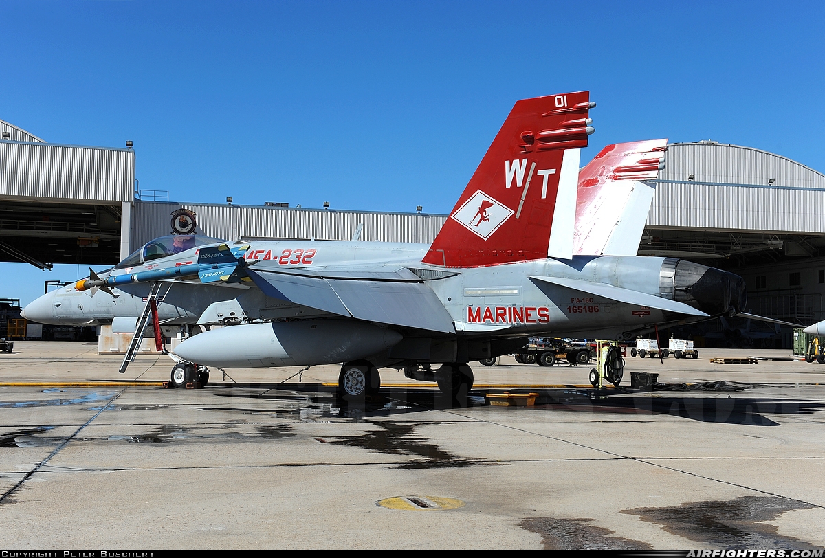 USA - Marines McDonnell Douglas F/A-18C Hornet 165186 at San Diego - Miramar MCAS (NAS) / Mitscher Field (NKX / KNKX), USA