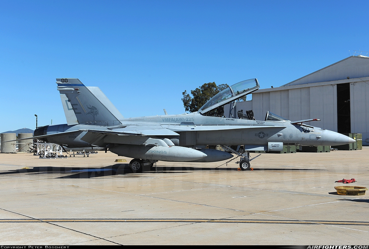 USA - Marines McDonnell Douglas F/A-18D Hornet 165409 at San Diego - Miramar MCAS (NAS) / Mitscher Field (NKX / KNKX), USA