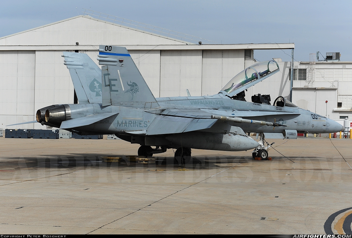 USA - Marines McDonnell Douglas F/A-18D Hornet 165409 at San Diego - Miramar MCAS (NAS) / Mitscher Field (NKX / KNKX), USA