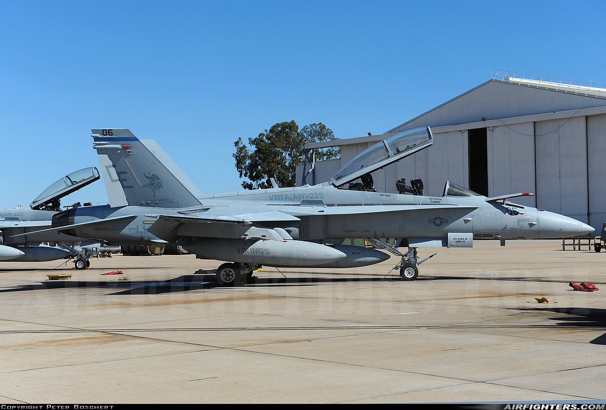 USA - Marines McDonnell Douglas F/A-18D Hornet 165532 at San Diego - Miramar MCAS (NAS) / Mitscher Field (NKX / KNKX), USA