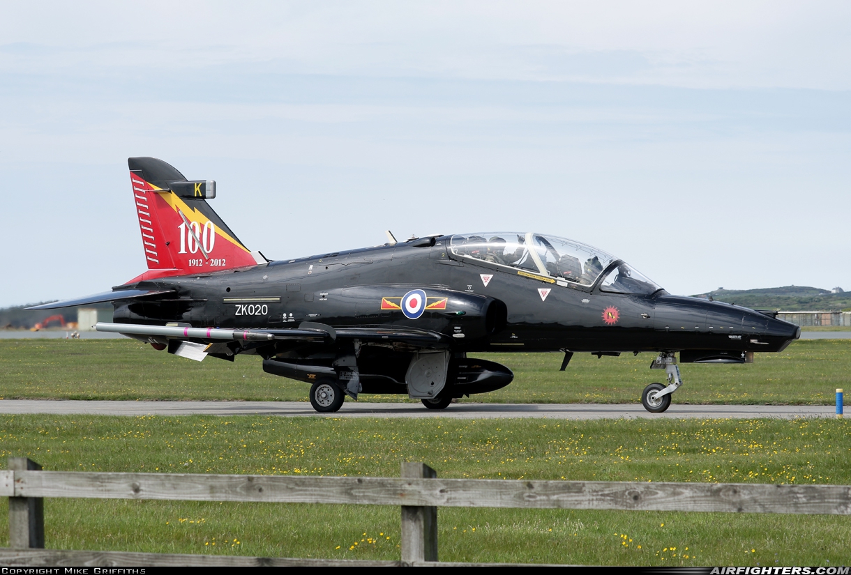 UK - Air Force BAE Systems Hawk T.2 ZK020 at Valley (EGOV), UK